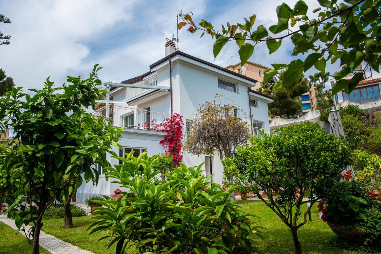 Magnificent Villa Sanremo Bagian luar foto